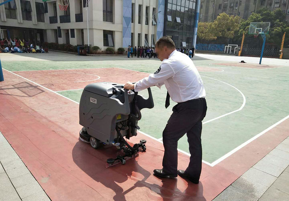 江西大型清潔設備多功能洗地機和電動<a href=http://www.gjwh99.com target=_blank class=infotextkey>掃地車生產廠</a>